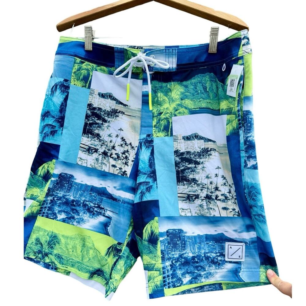 American Eagle board shorts swim trunks blue green beach scene resort mens M NWT